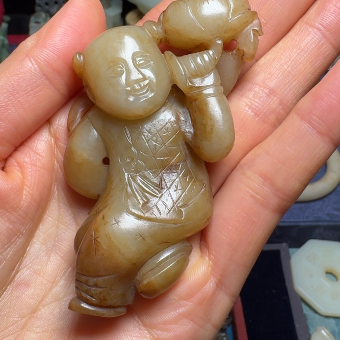 和田玉（糖玉）颈饰未镶嵌山**景