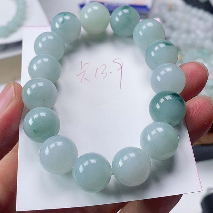 翡翠未镶嵌颈饰致*多手串