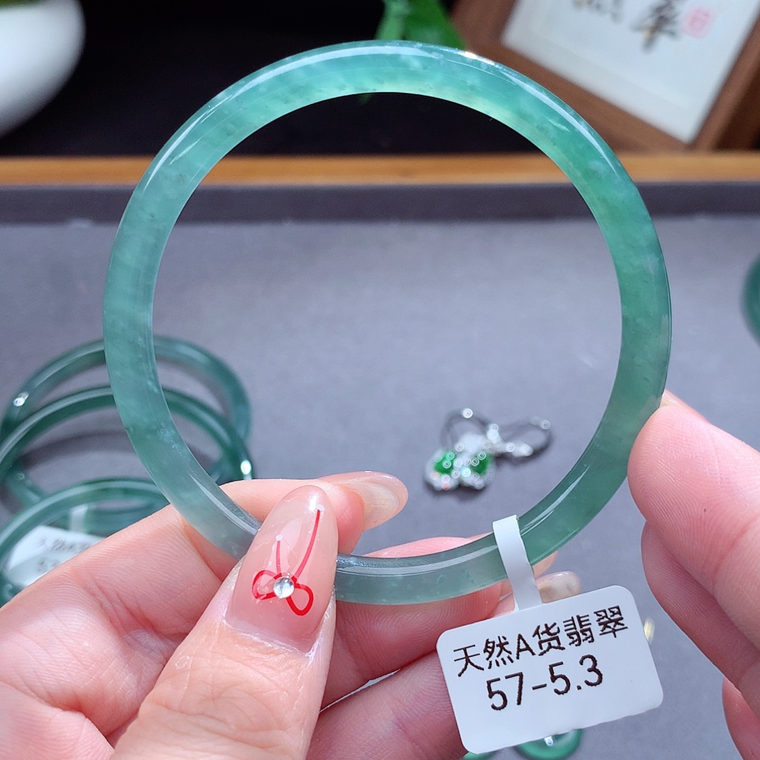 翡翠手镯（圆镯）未镶嵌