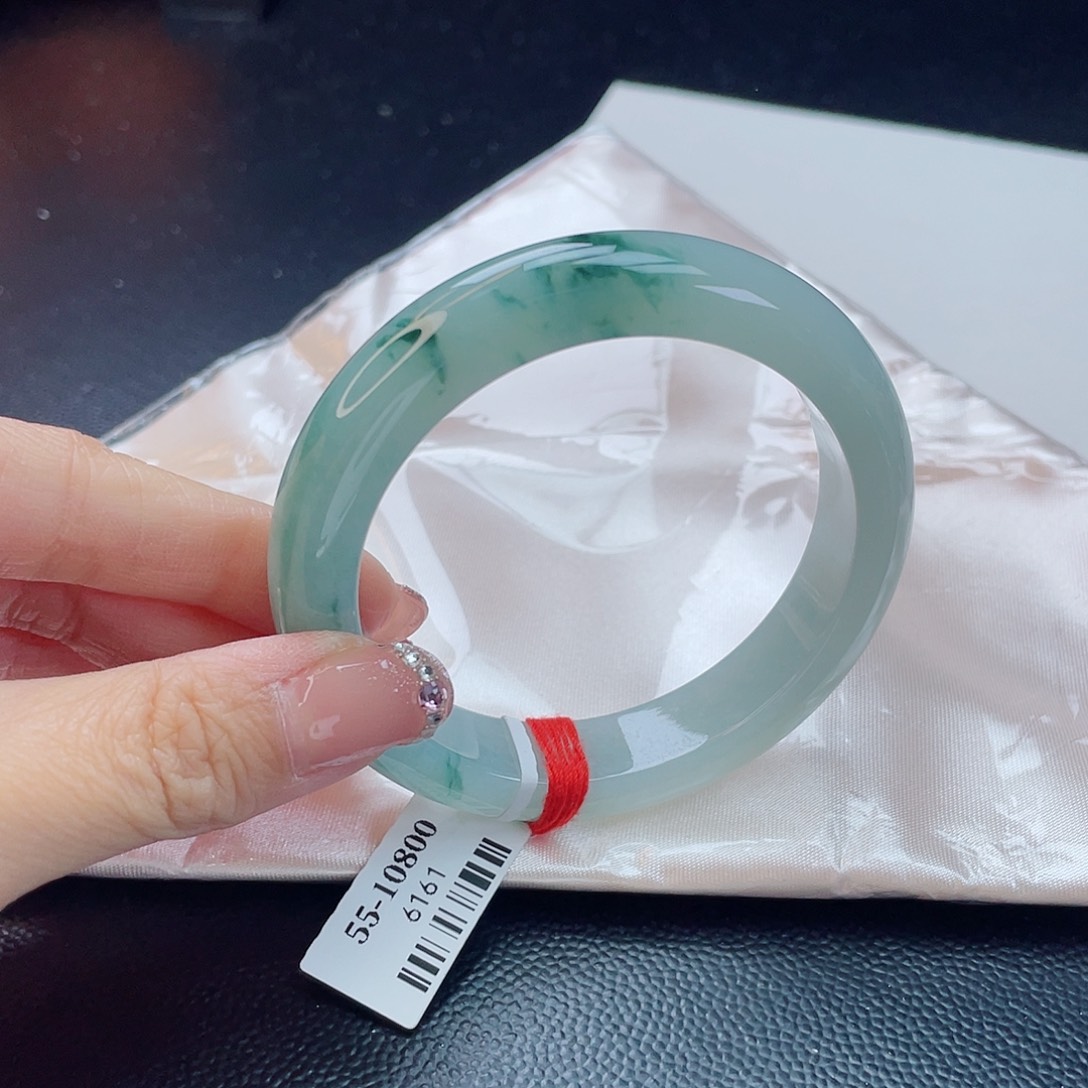 翡翠手镯未镶嵌翡翠