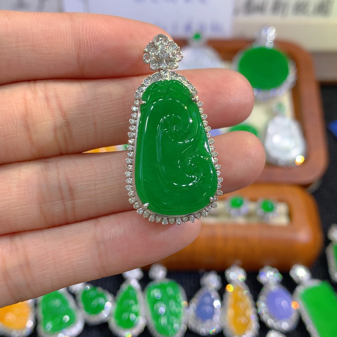 翡翠18K金镶嵌吊坠(不含链)如意