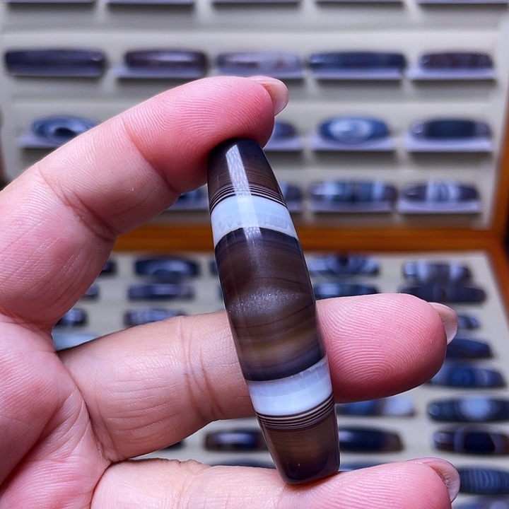 巴***爷玛瑙/玉髓未镶嵌颈饰