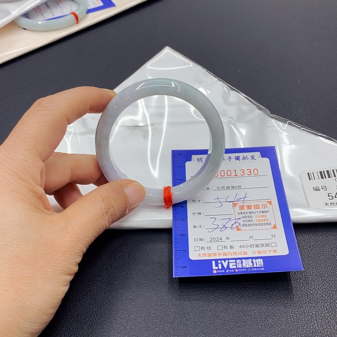 翡翠手镯未镶嵌翡翠手镯