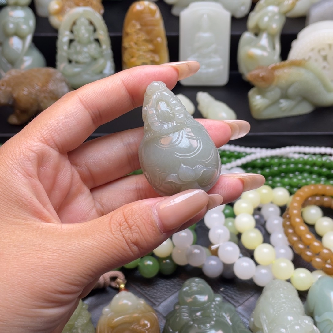 和田玉未镶嵌颈饰