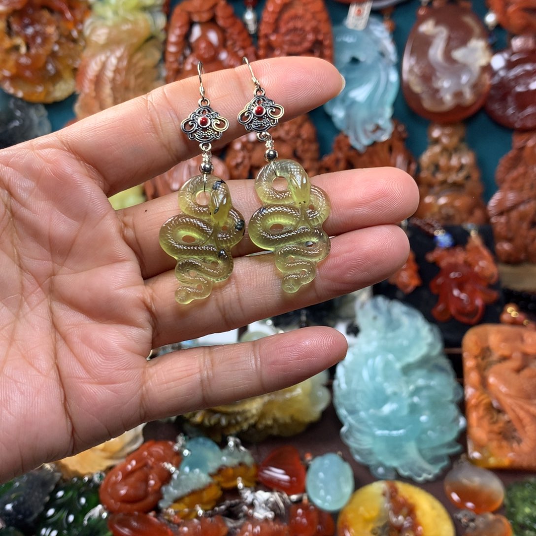 蛇纹石玉耳坠未镶嵌