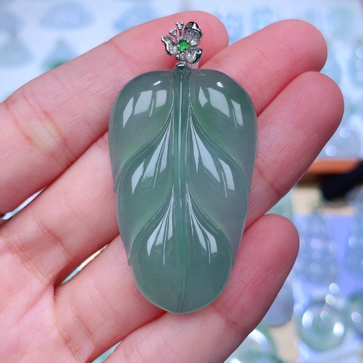 翡翠颈饰18K金镶嵌叶子