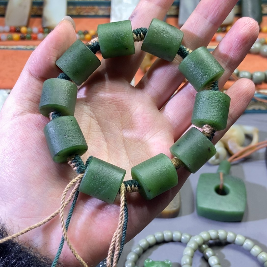 和田玉颈饰未镶嵌老***会