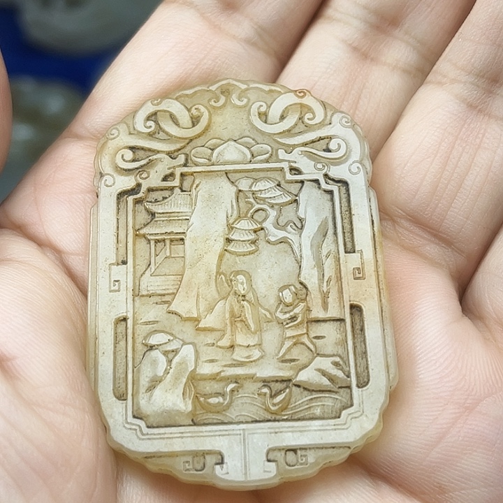 颈饰未镶嵌和田玉（青白玉）