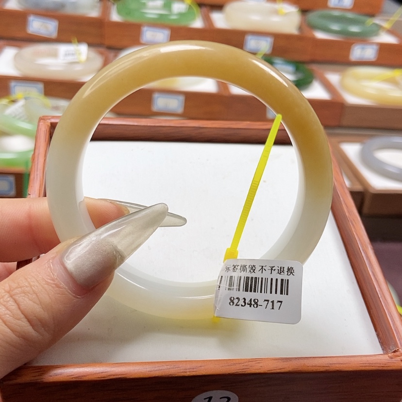 【闪购商品】和田玉手镯未镶嵌家***牧55