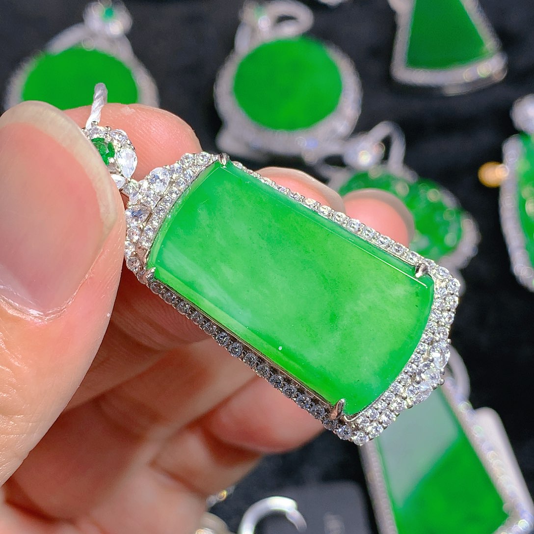 翡翠颈饰银S925镶嵌吊坠