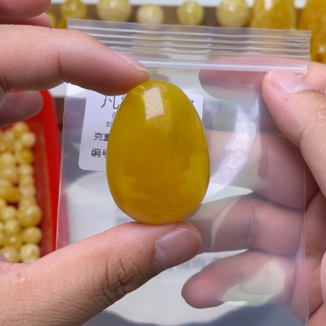 琥珀珠宝奇石未镶嵌