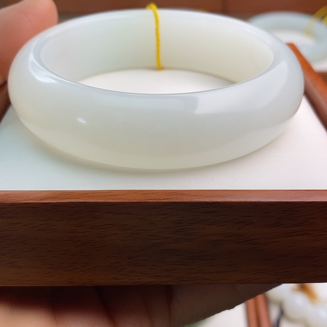 和田玉（白玉）未镶嵌手镯