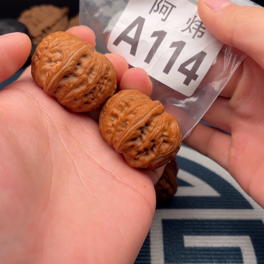 文玩核桃吊坠元宝40