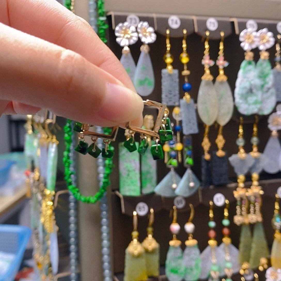 未镶嵌翡翠耳饰翡翠