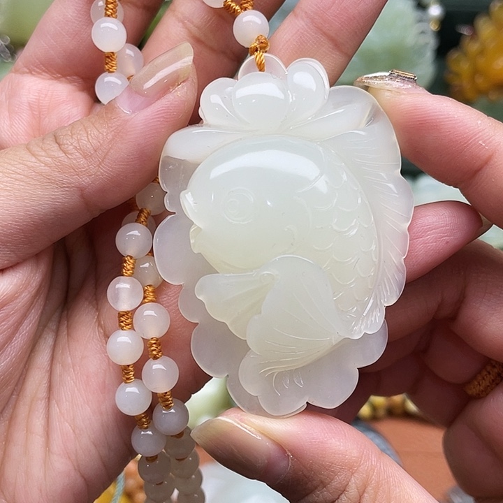 蛇纹石玉吊坠合金