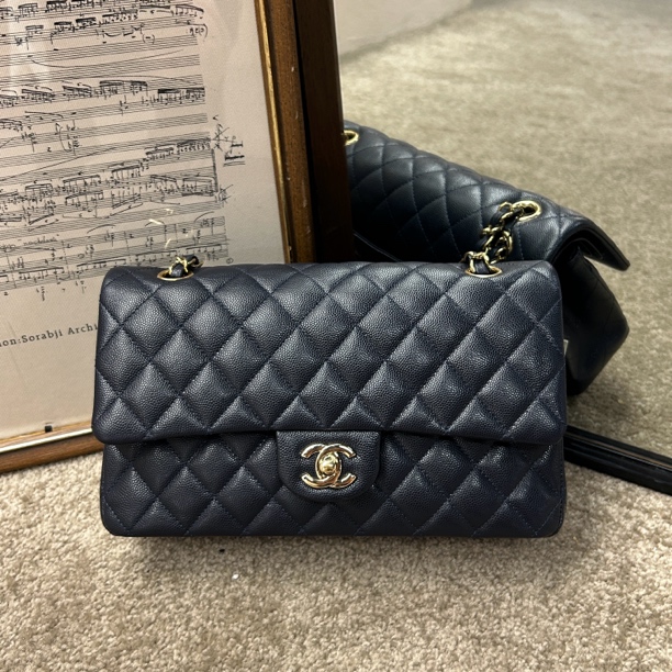 99新 Chanel/香奈儿 23C海军蓝金扣荔枝纹牛皮CF中号  