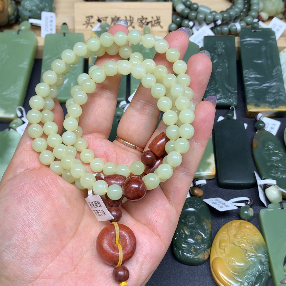 岫岩老玉（透闪石质玉）颈饰未镶嵌