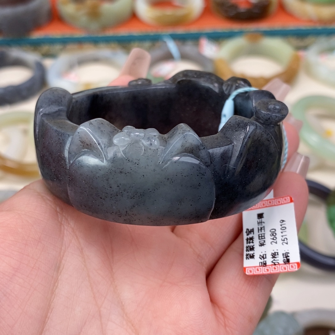 鲤****和田玉未镶嵌手镯54.4