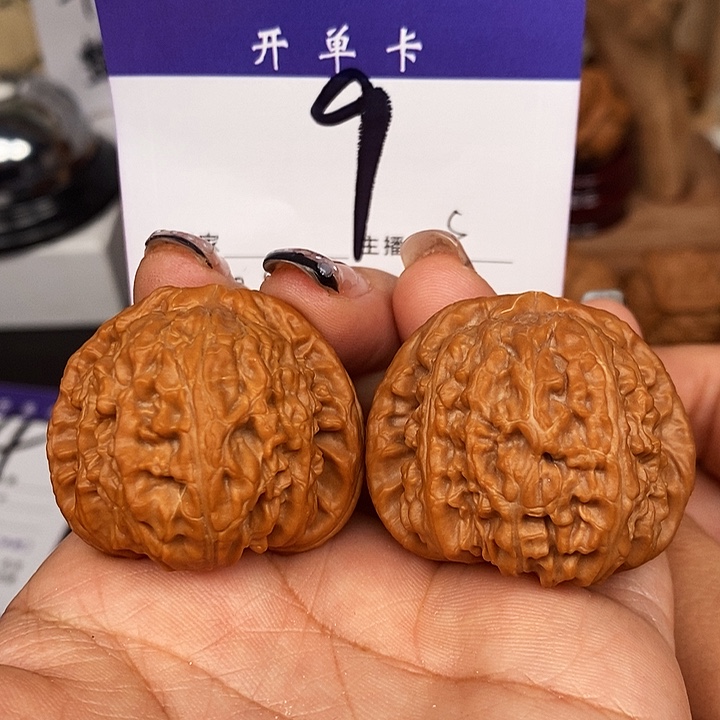 爱***块吊坠桃核白狮子39全品s