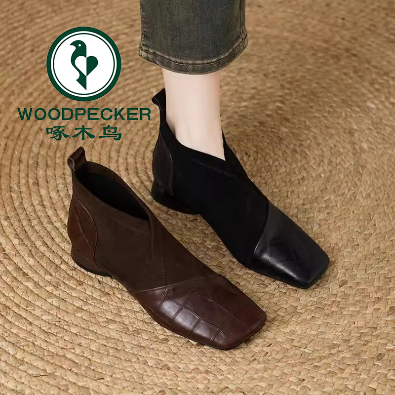 啄木鸟~法式复古压花纹软皮拼接V口及裸靴女2025秋冬方头粗跟短靴