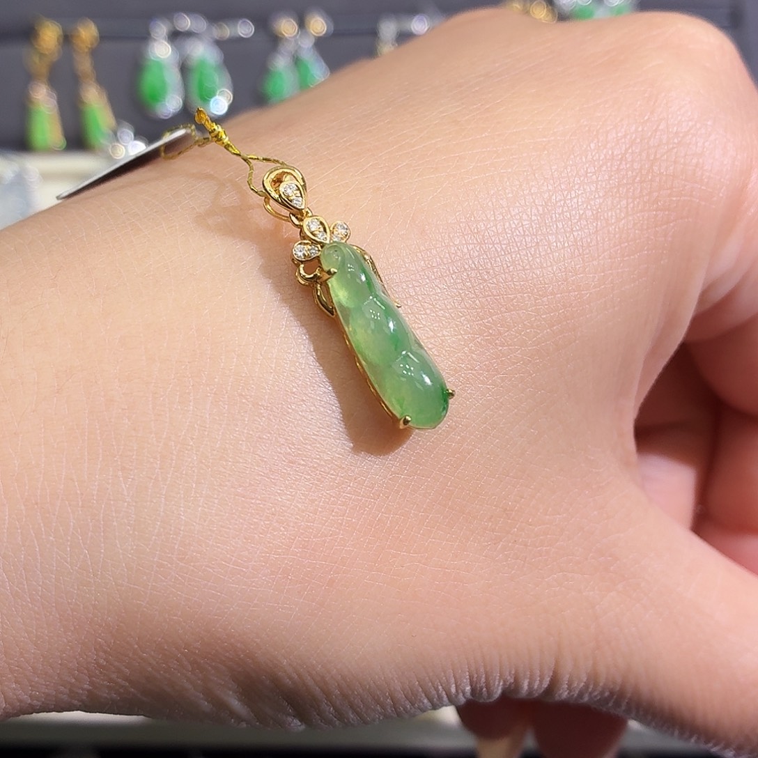 翡翠18K金镶嵌颈饰