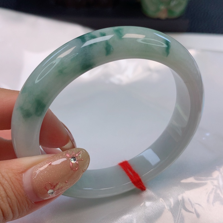 翡翠手镯未镶嵌人**月53圈