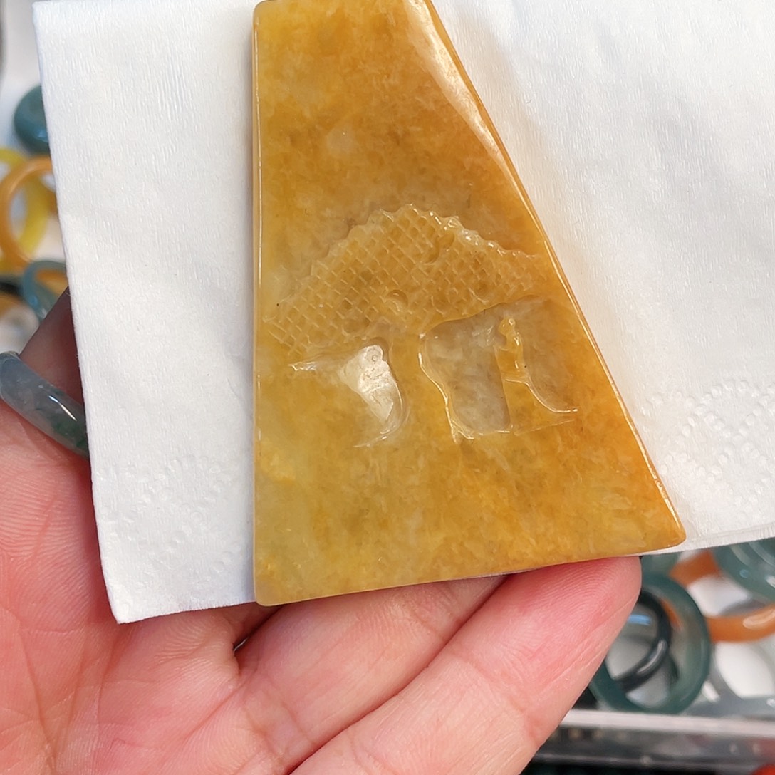 翡翠颈饰未镶嵌翡翠