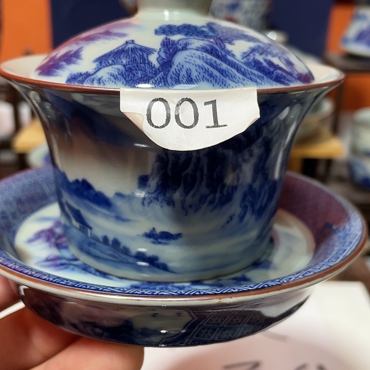 微瑕山水马蹄盖碗……