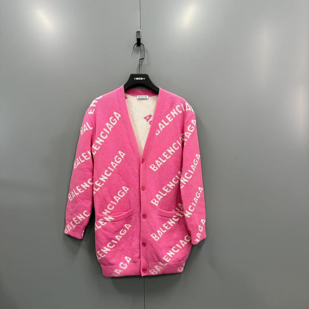 95新 Balenciaga/巴黎世家 (ll) 巴黎世家粉色弹幕logo针织开衫XS
