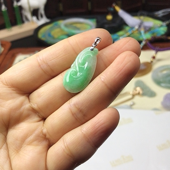 翡翠颈饰18K金镶嵌绿如意