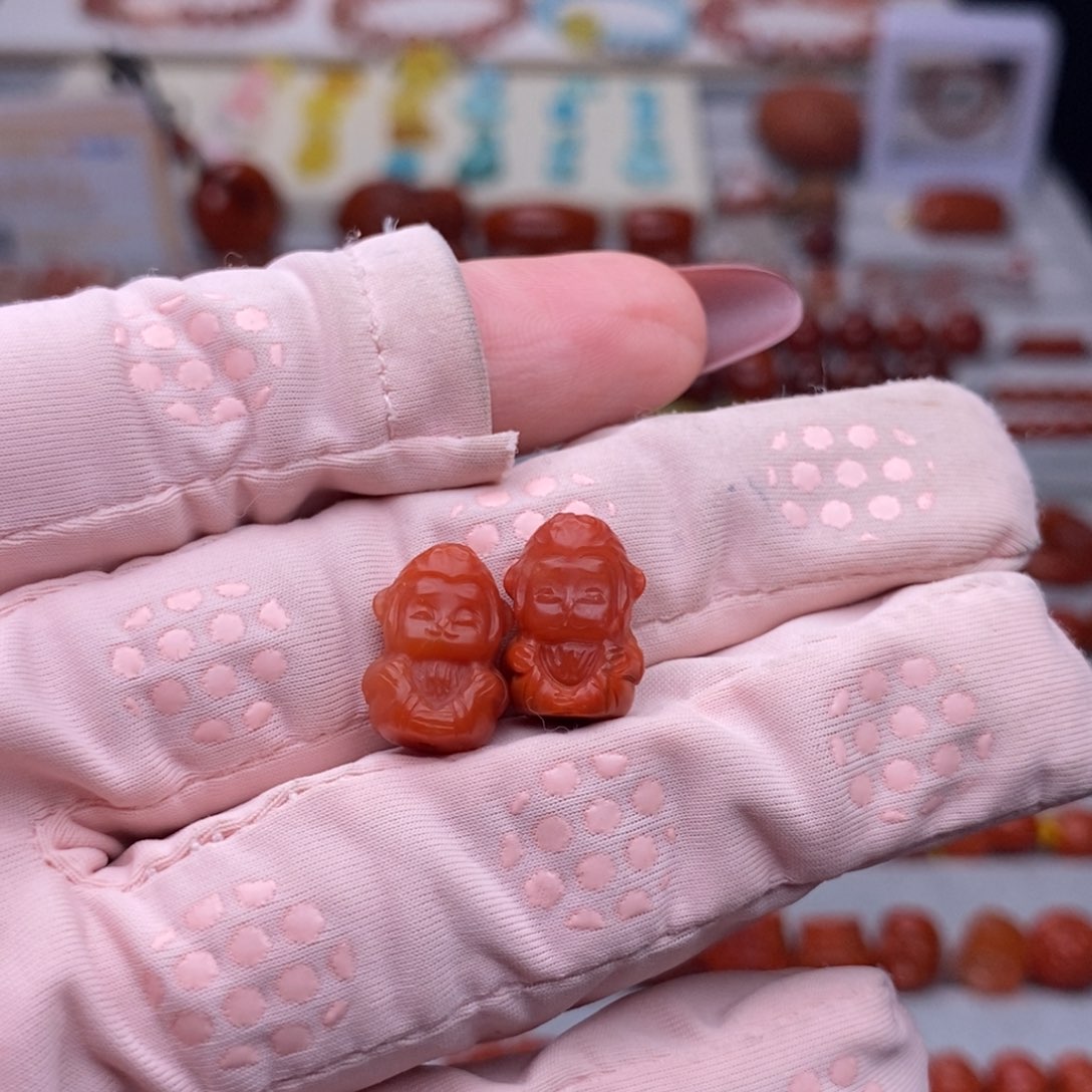 南红玛瑙配饰未镶嵌小猴子 微瑕