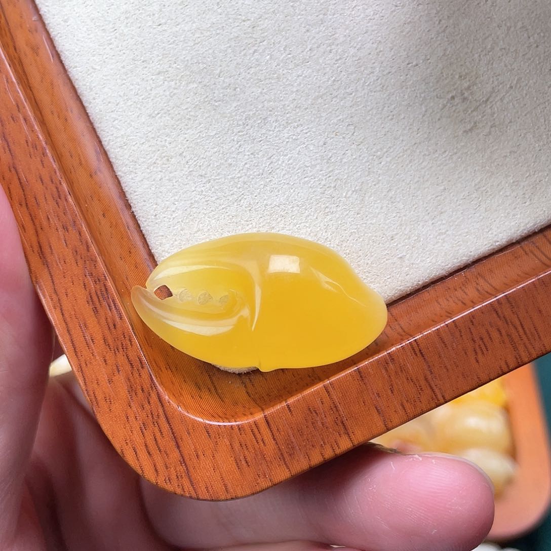 琥珀裸石未镶嵌蜜蜡