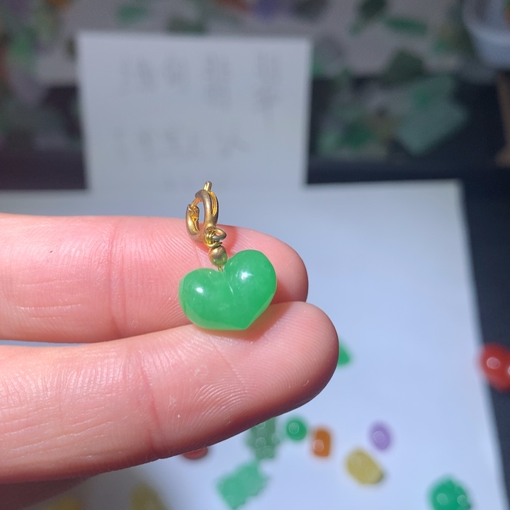 翡翠未镶嵌颈饰挂件