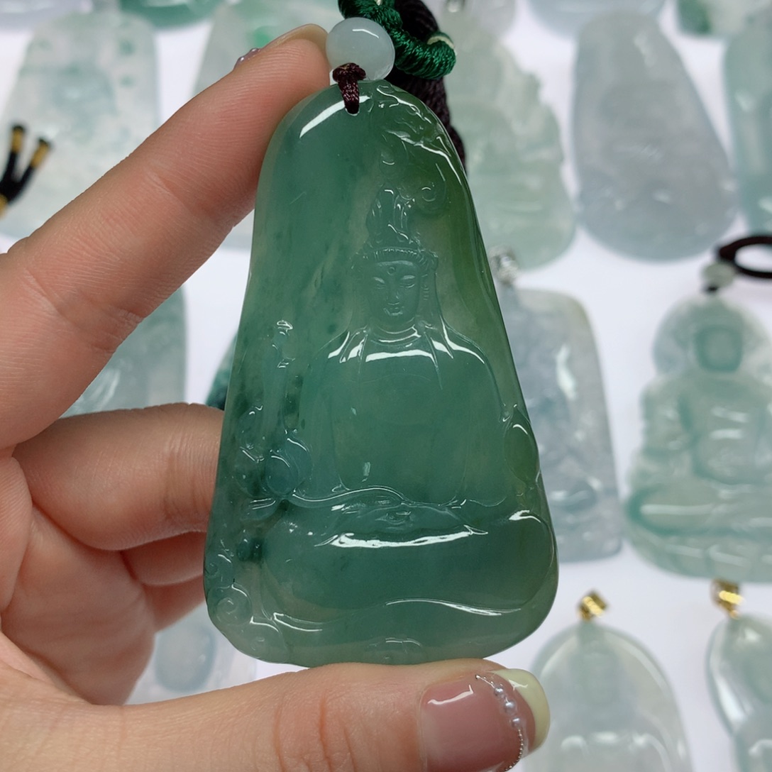 翡翠未镶嵌颈饰素衣观音