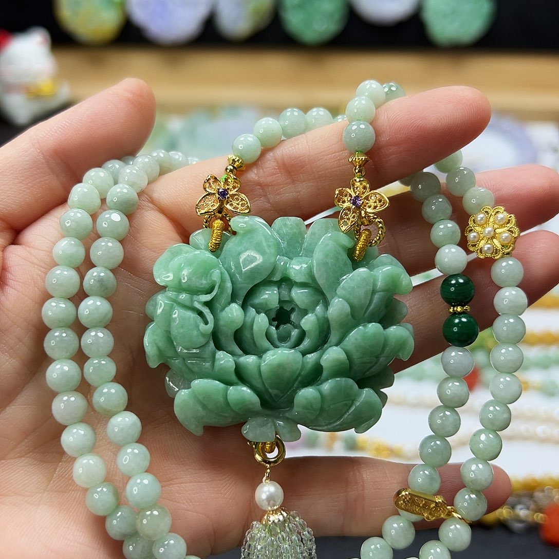 翡翠未镶嵌颈饰吊坠