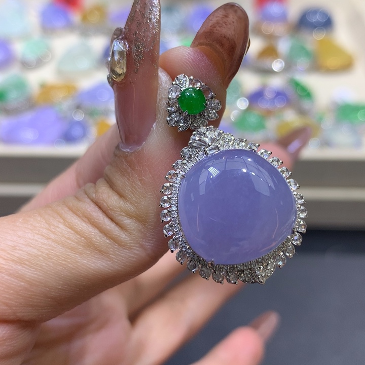 翡翠颈饰18K金镶嵌翡翠