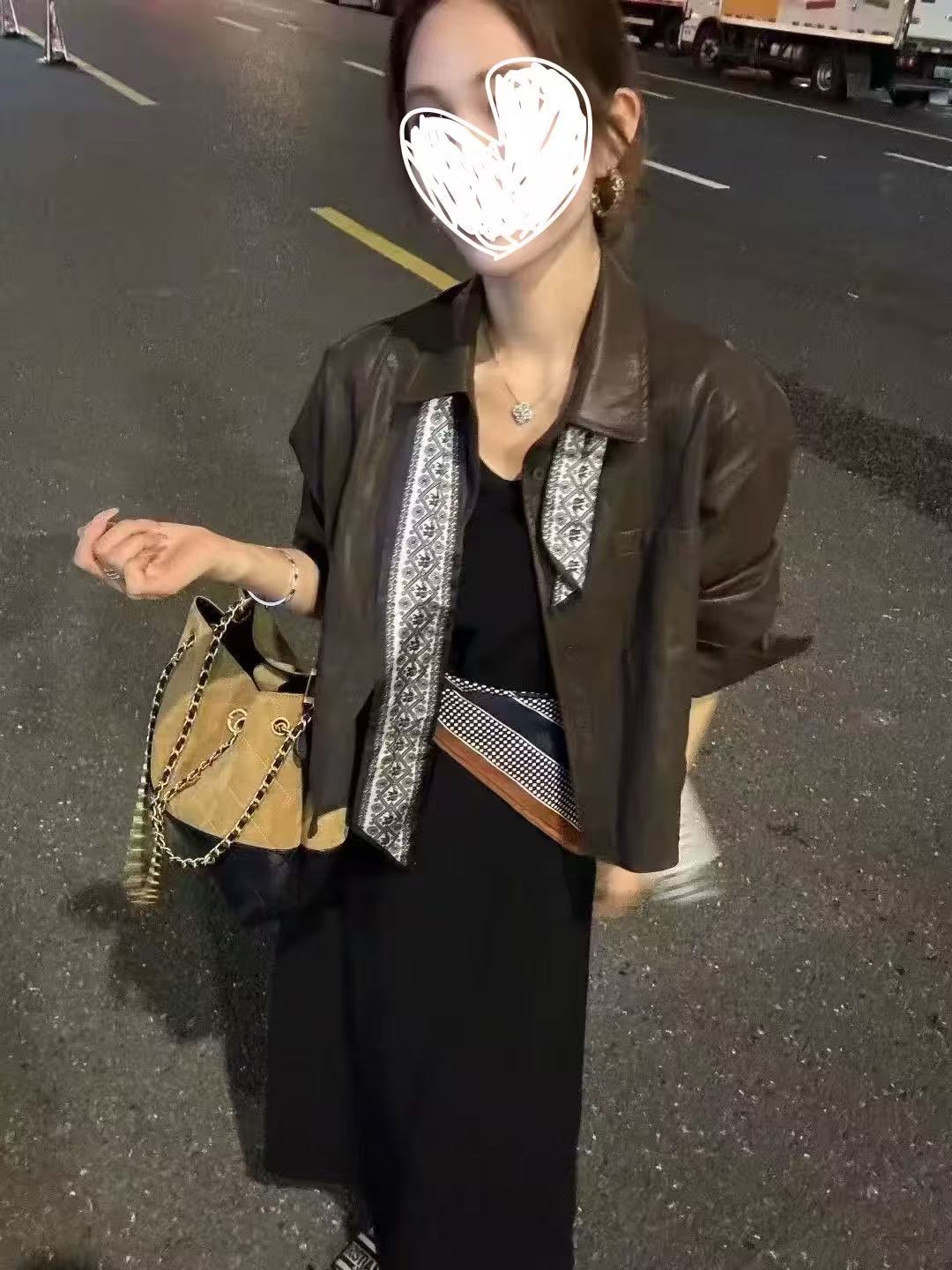 甜菜大码早秋新款酷飒皮衣女复古高级感外套女黑色显瘦背心裙套装