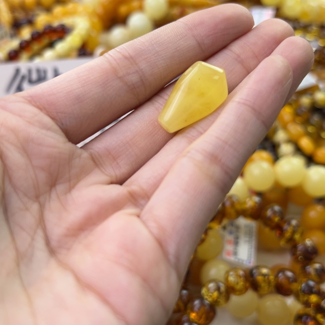 琥珀珠宝奇石未镶嵌