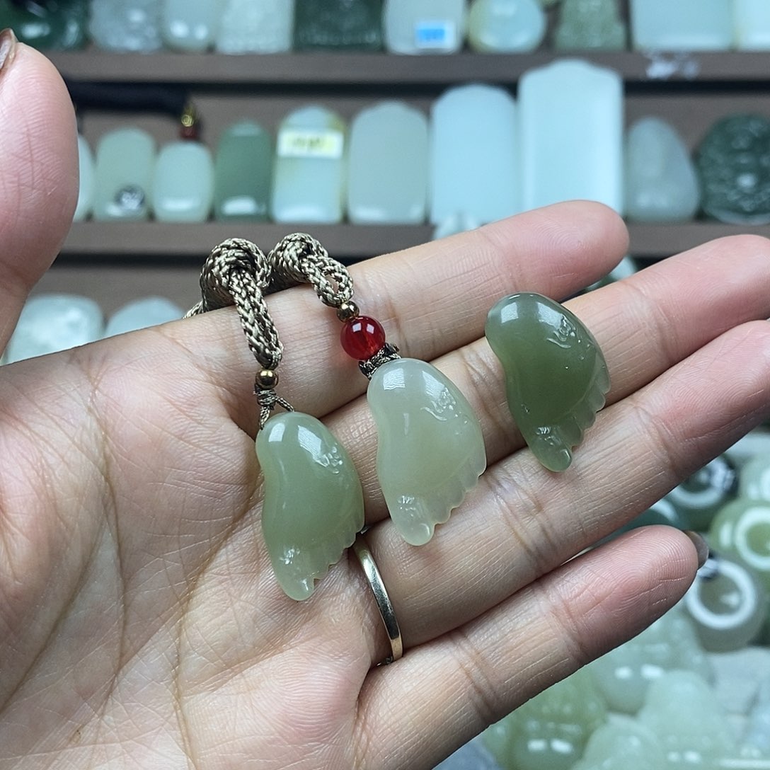 和田玉未镶嵌颈饰小脚丫子多样发1件