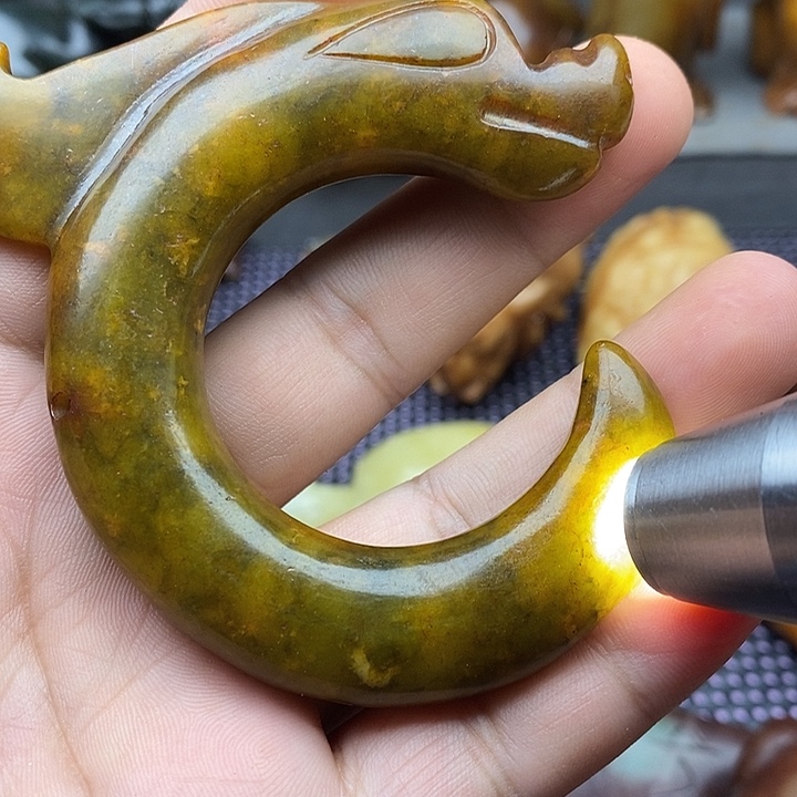 未镶嵌蛇纹石玉颈饰