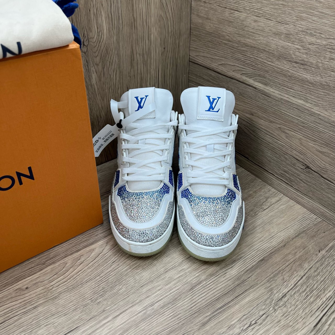 95新 LouisVuitton/路易威登 蓝白渐变满钻板鞋 39.5码/98新/鞋盒
