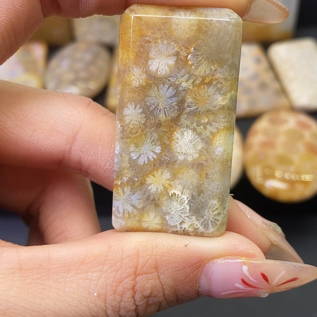 硅化玉颈饰合金清****洛