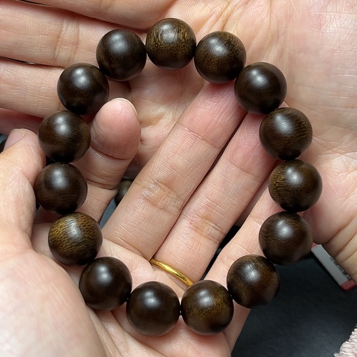 沉香手串白棋玉化