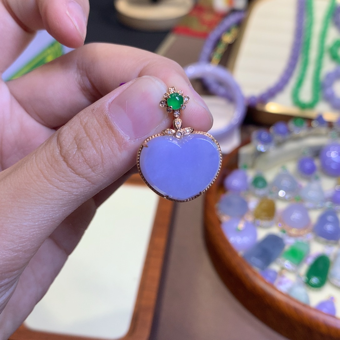 翡翠18K金镶嵌颈饰翡翠