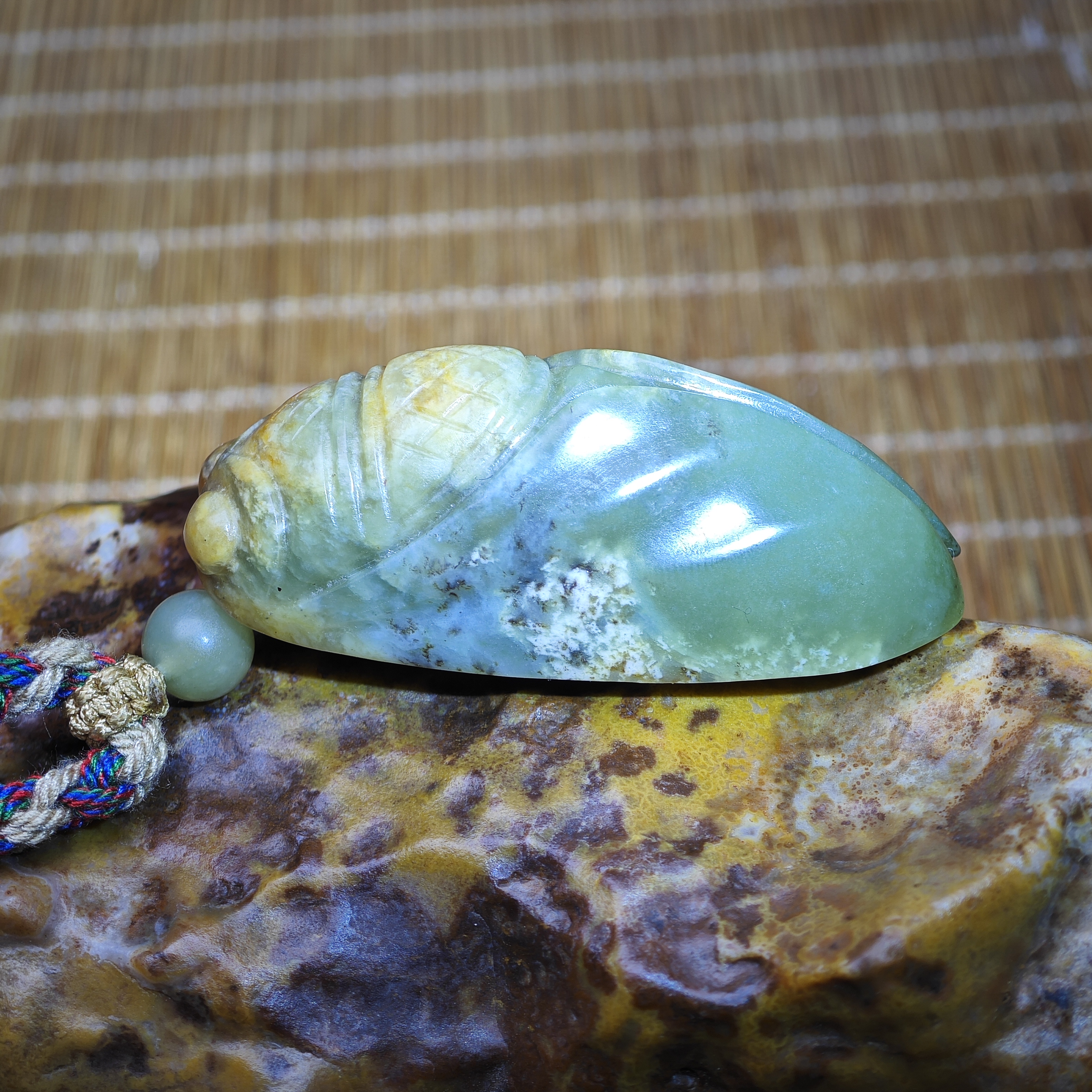 河磨玉偏岭料黄绿肉，一鸣惊人挂坠，禅挂坠(出河磨玉证书)