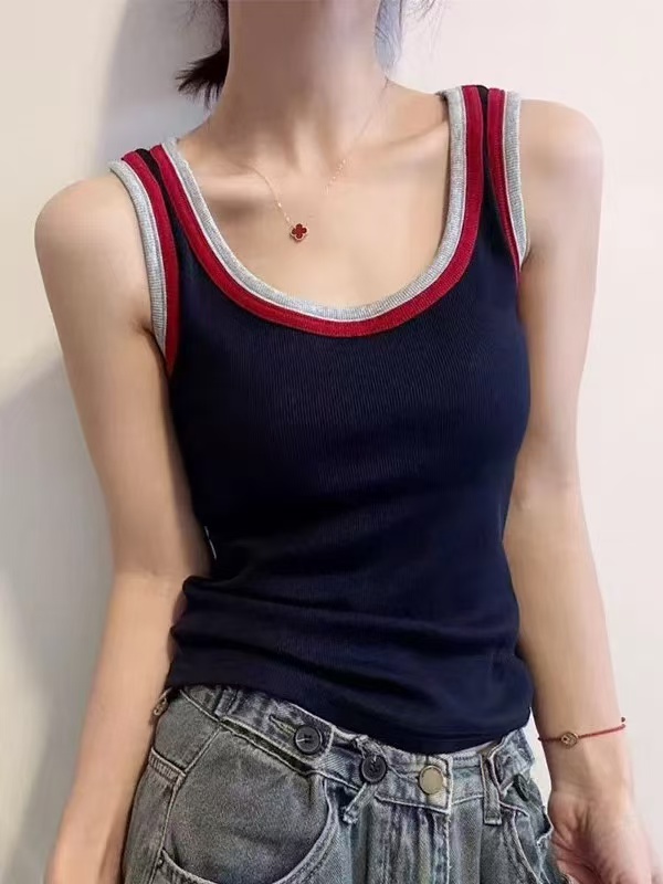 圈圈小王×2025秋冬通勤新款拼色休闲简约U领背心