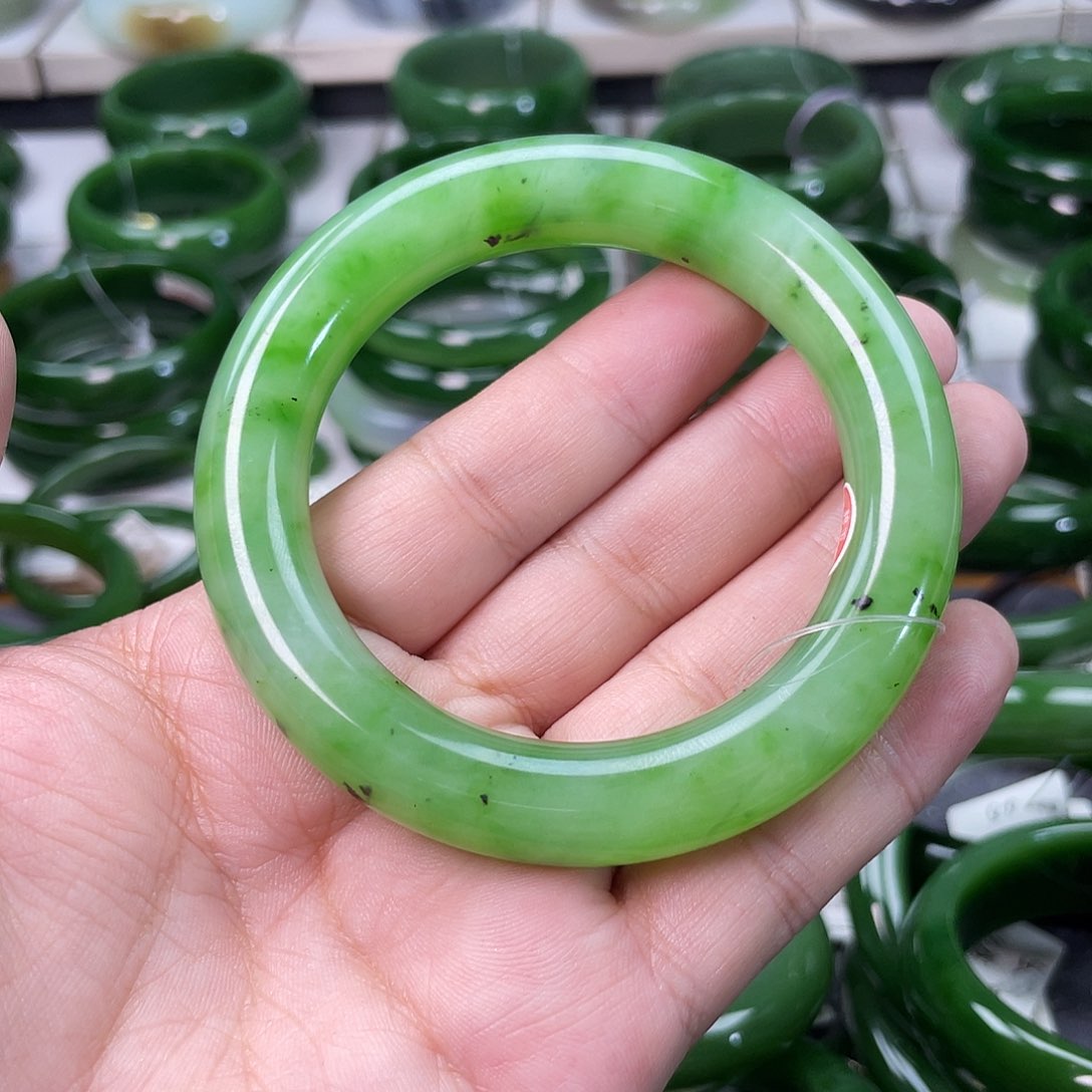 和田玉（碧玉）未镶嵌手镯