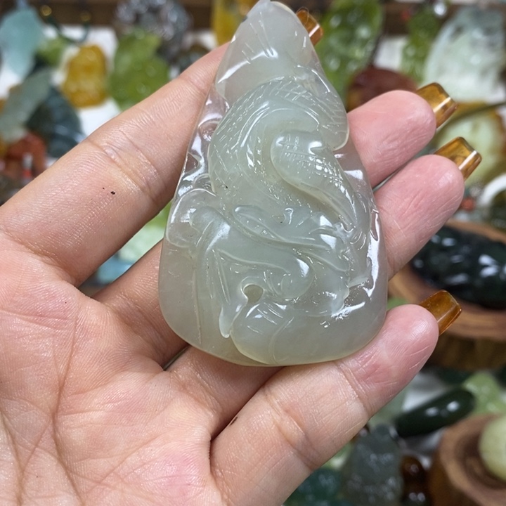 未镶嵌蛇纹石玉吊坠