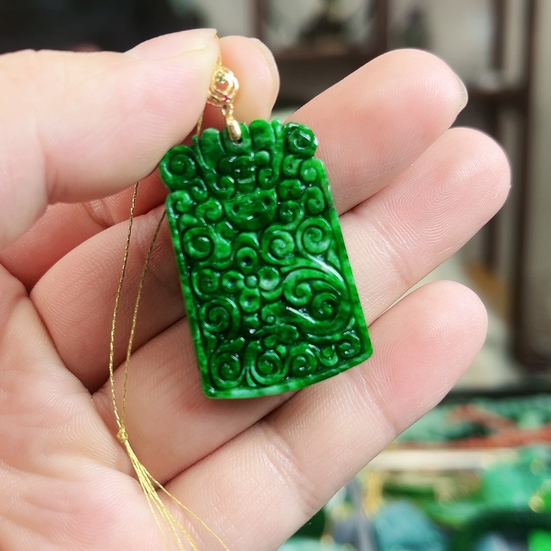 翡翠颈饰18K金镶嵌吊坠