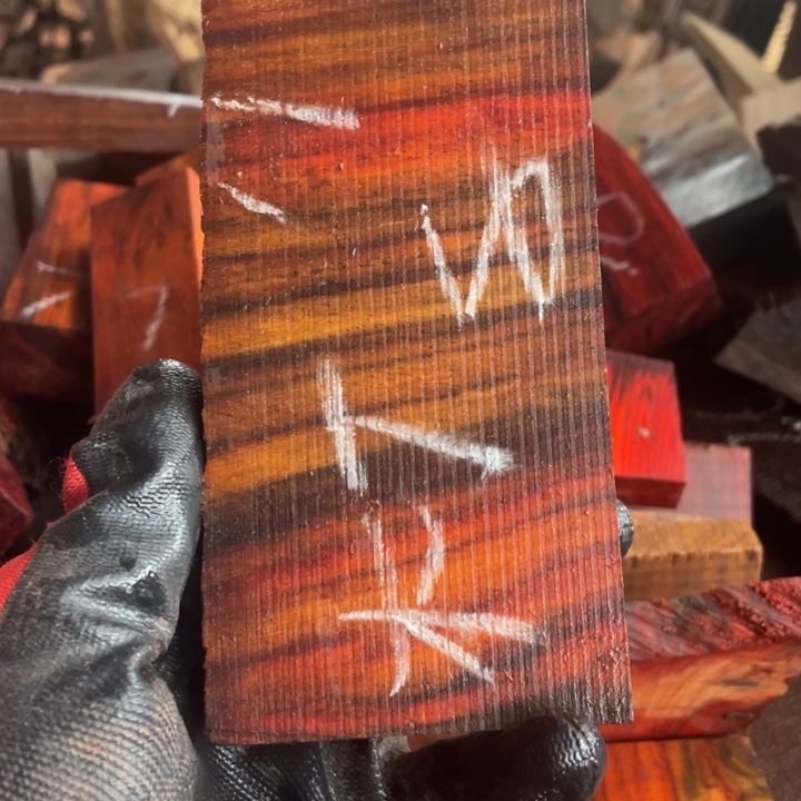 交趾黄檀（大红酸枝）朾*